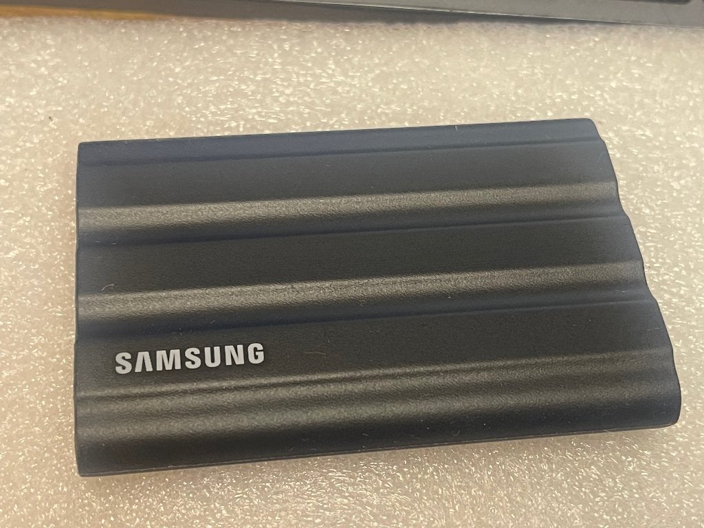 Samsung T7 Shiield 2TB, Computers en Software, Harde schijven, SSD, Ophalen of Verzenden, Zo goed als nieuw, Desktop