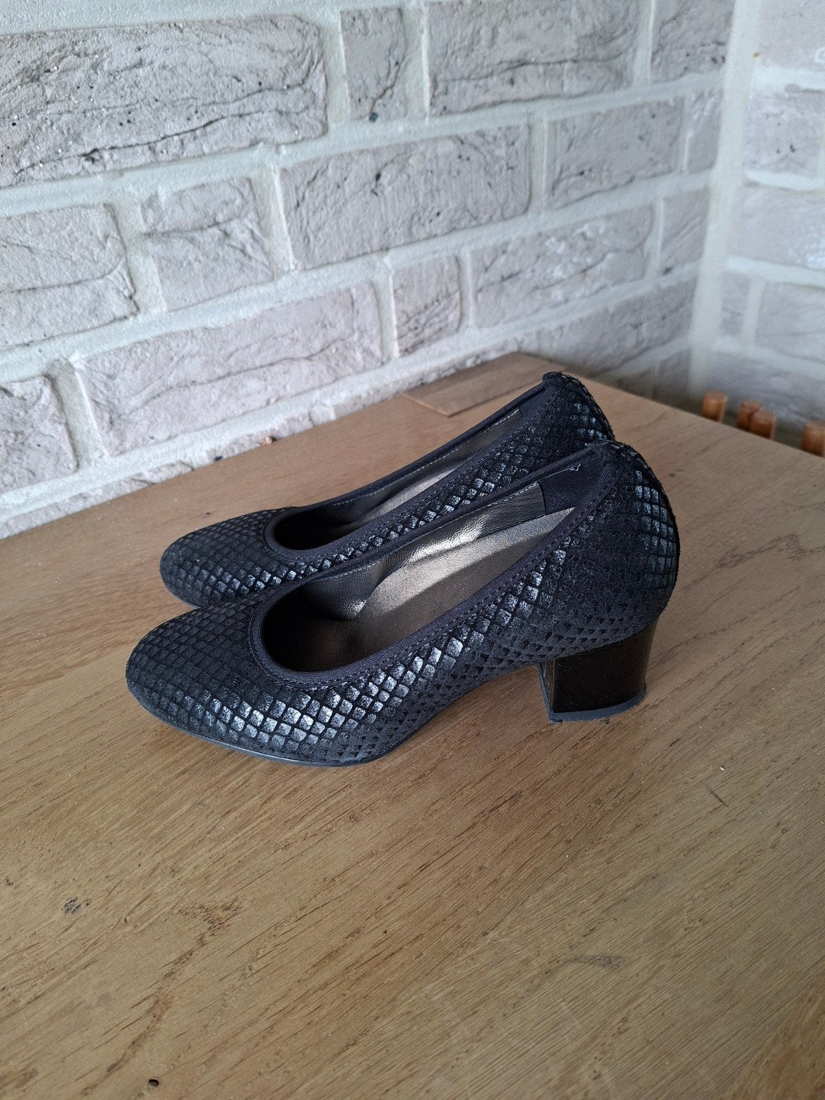 Escarpins en cuir noirs, taille 33,5, Comme neuf, Enlèvement, Emanuella, Sabots