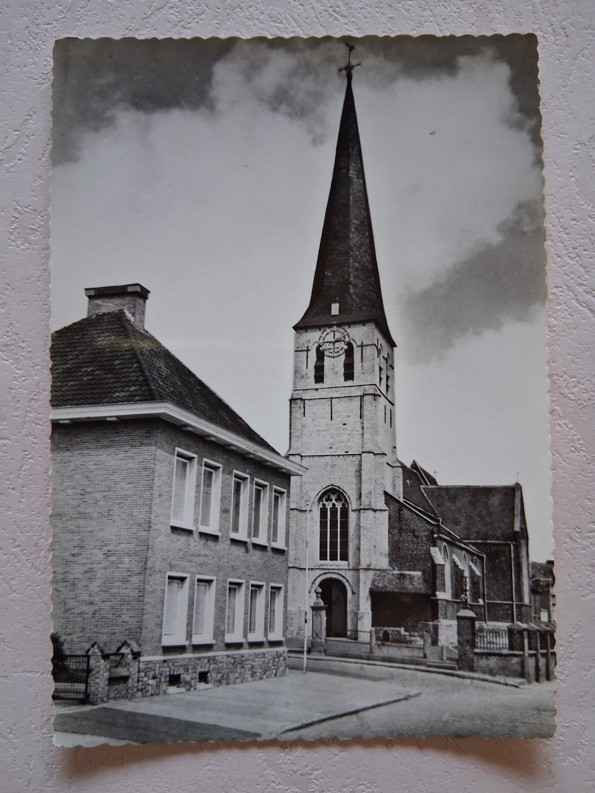 vintage Postkaart Kerk en Gemeentehuis van Elversele, Ophalen of Verzenden