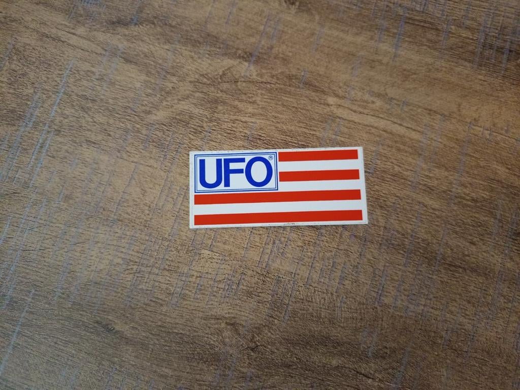 Sticker ufo, Ophalen