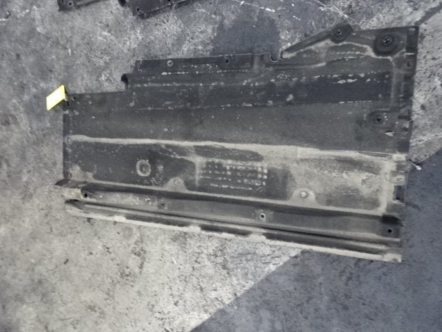 PLAQUE ARRIÈRE AVANT GAUCHE A4 Avant (B8) (8K0825207B), Auto-Union-Straße  1,
85057  Ingolstadt, DE, Info@audi.de, Audi, Utilisé