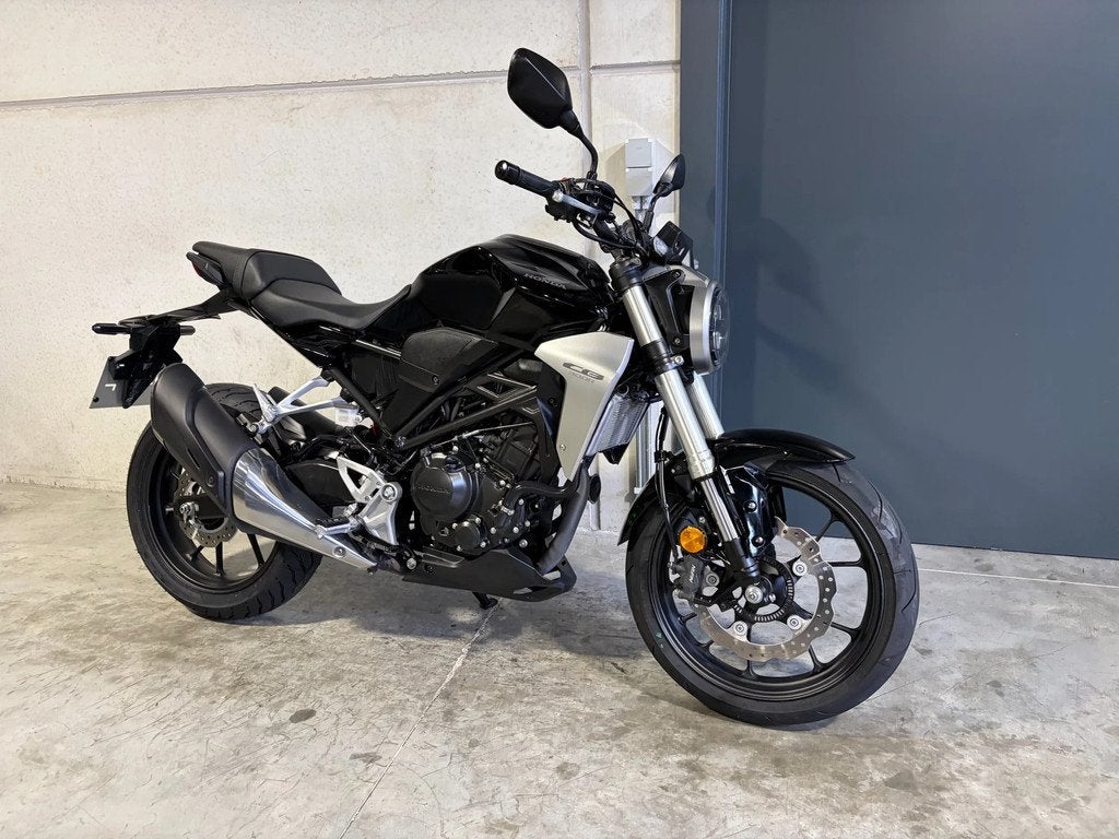 Honda CB300 leuke lichte scherp sturende naked bike, Motoren, 300 cc, Bedrijf, Overig, 12 t/m 35 kW