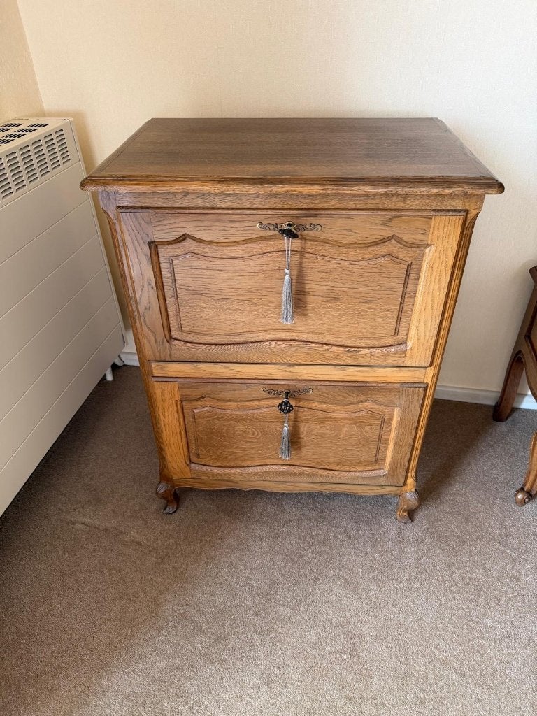 Belle armoire d'appoint compacte en chêne, Enlèvement