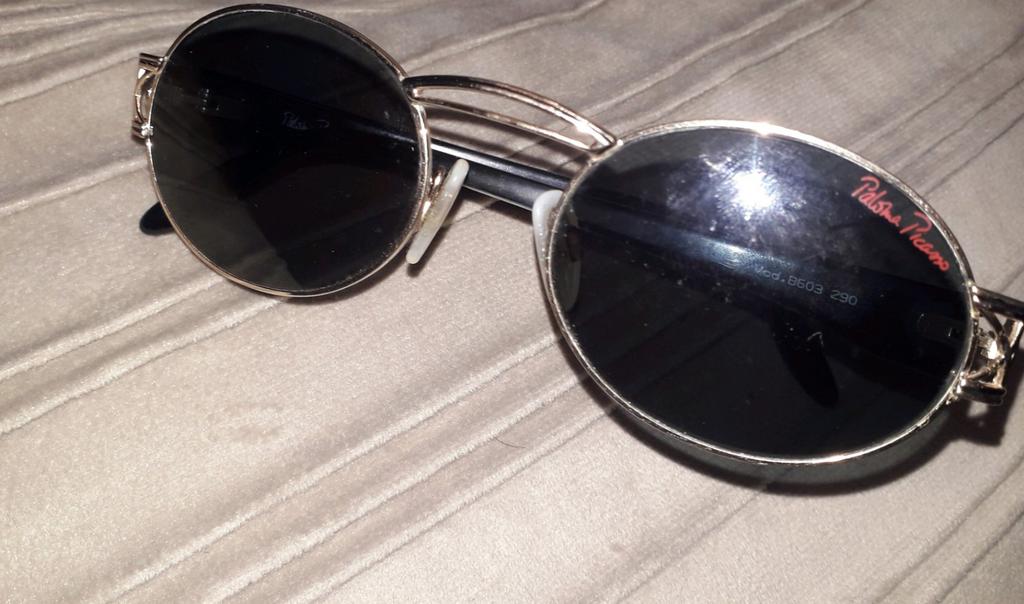 Lunettes de soleil, Enlèvement, Lunettes