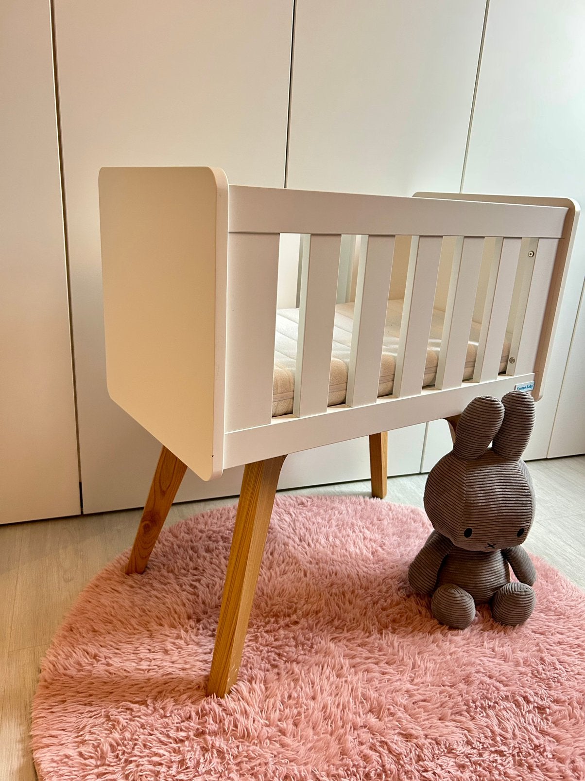 Baby bedje wit / hout Incl. Vele Toebehoren (matras 40x80), Enfants & Bébés, Berceaux & Lits, Enlèvement, Comme neuf, Berceau