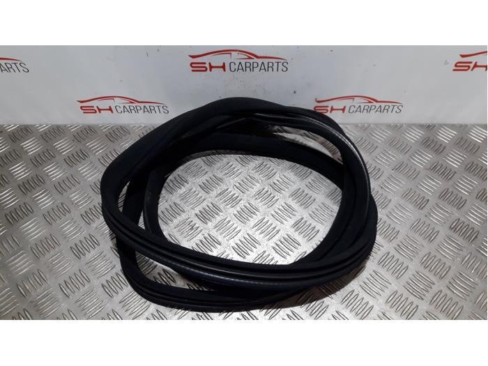 Portierrubber 4Deurs links-achter van een Mercedes C-Klasse, Gebruikt, -, Ophalen of Verzenden, -