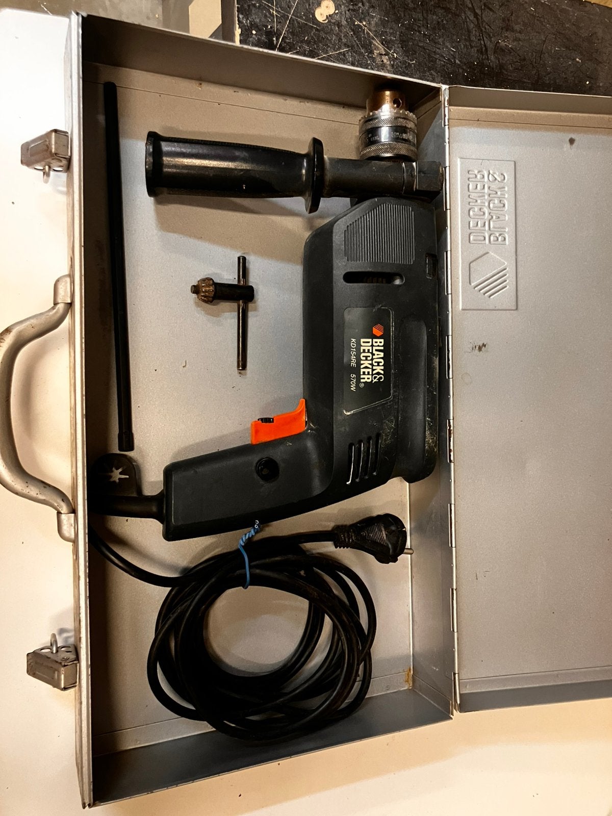 Boormachine Black&Decker 570 w links /rechts draaiend, Ophalen, Zo goed als nieuw, Boormachine