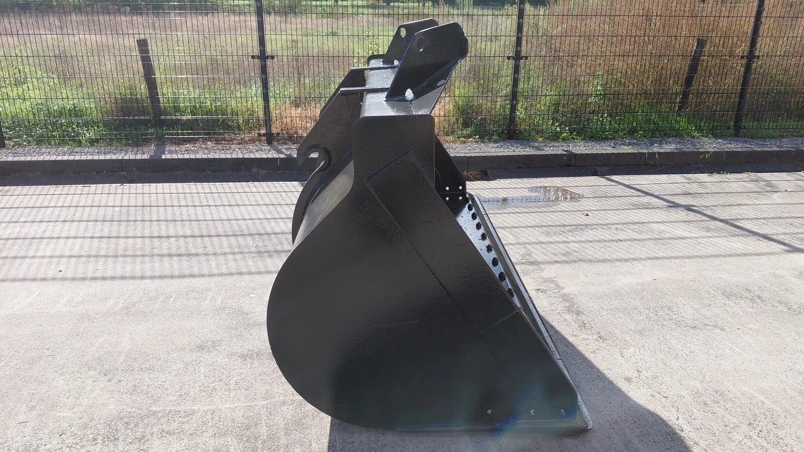 Volvo Loader bucket 2.70m wide / Volvo coupling