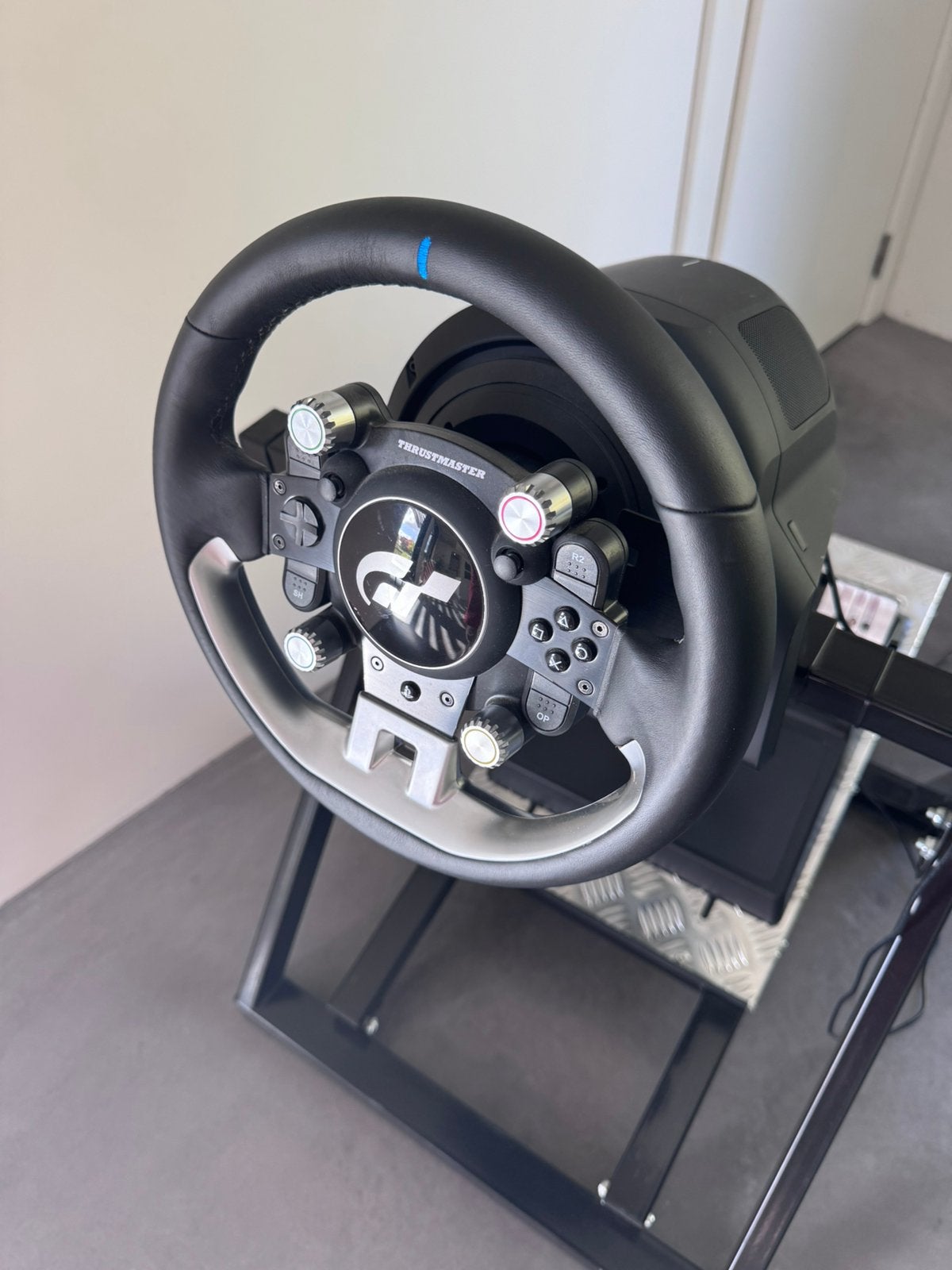 Thrustmaster volant T-GT + pedales + support PS4 et PS5, Consoles de jeu & Jeux vidéo, Enlèvement, Comme neuf