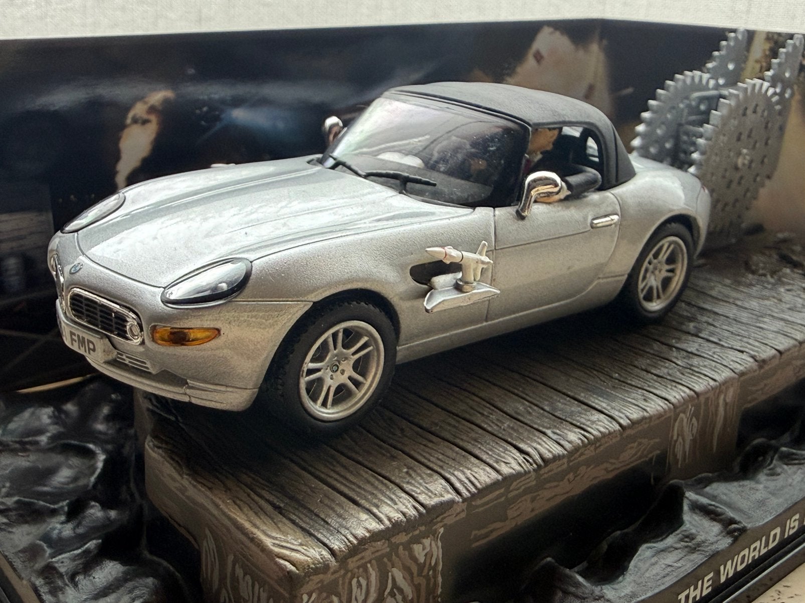 BMW Z8 - James Bond, Enlèvement ou Envoi, Comme neuf, Voiture, Universal Hobbies