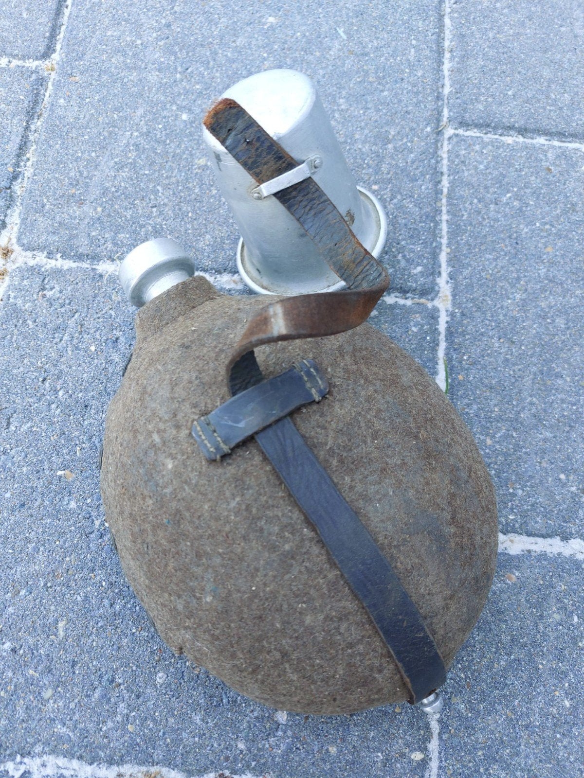 Bouteille d'eau allemande WW1 M31 avec tasse, Enlèvement ou Envoi, Armée de terre, Autres types