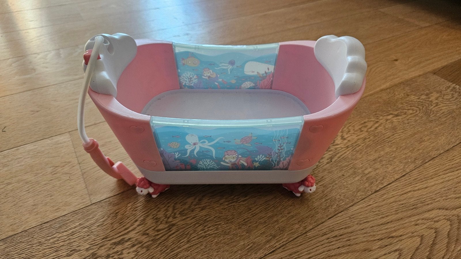 Poppenbadje met muziek, Ophalen