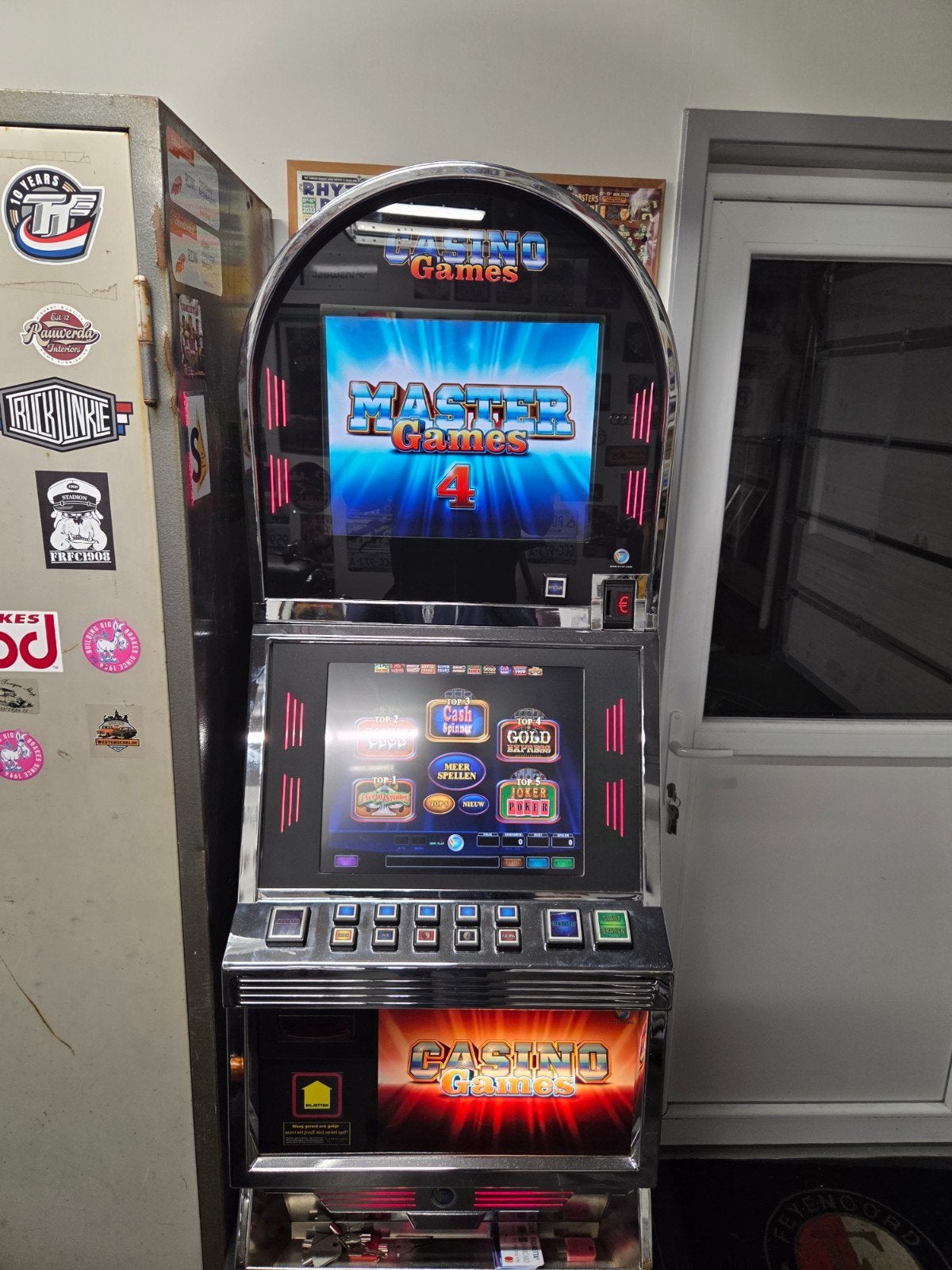 Gokkast met touchscreen, Casino games, Ophalen