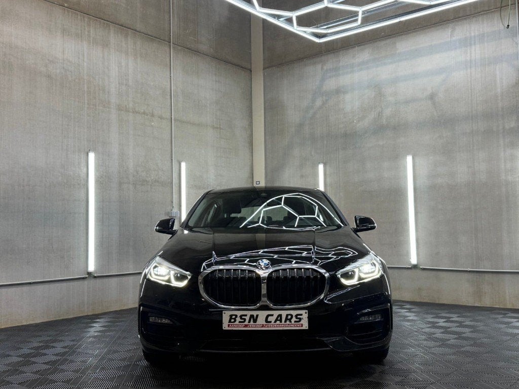 BMW 118i/LED/CARPLAY/PDC/LANE/GARANTIE, Auto's, 1 Reeks, Leder en Stof, Zwart, https://public.car-pass.be/vhr/4789088d-276d-41df-9cef-4239cddbafd3