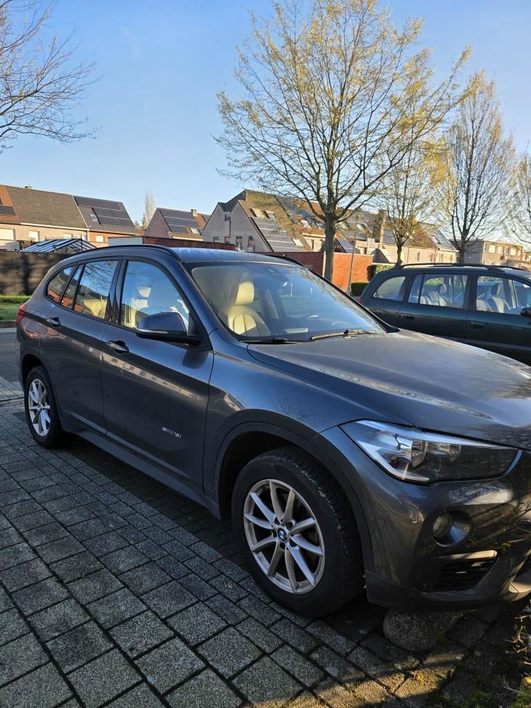 BMW X1 sDrive18i met nieuwe banden te koop, Auto's, 121 g/km, Leder, 5 deurs, Particulier