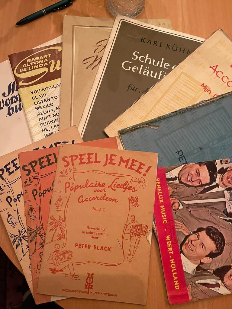 Accordeon muziek bladen 10 stuks, Muziek en Instrumenten, Ophalen of Verzenden, Zo goed als nieuw