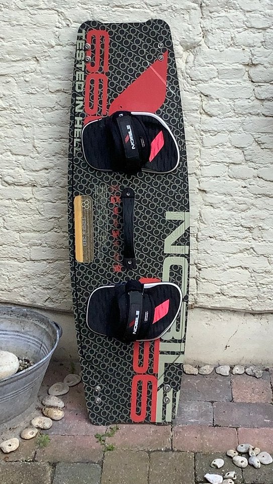 Kite-Set: BOARD + 2x F-One Bandit Kites (9m+12m) +Bar+Pump, Watersport en Boten, Twintip, Ophalen of Verzenden, Zo goed als nieuw