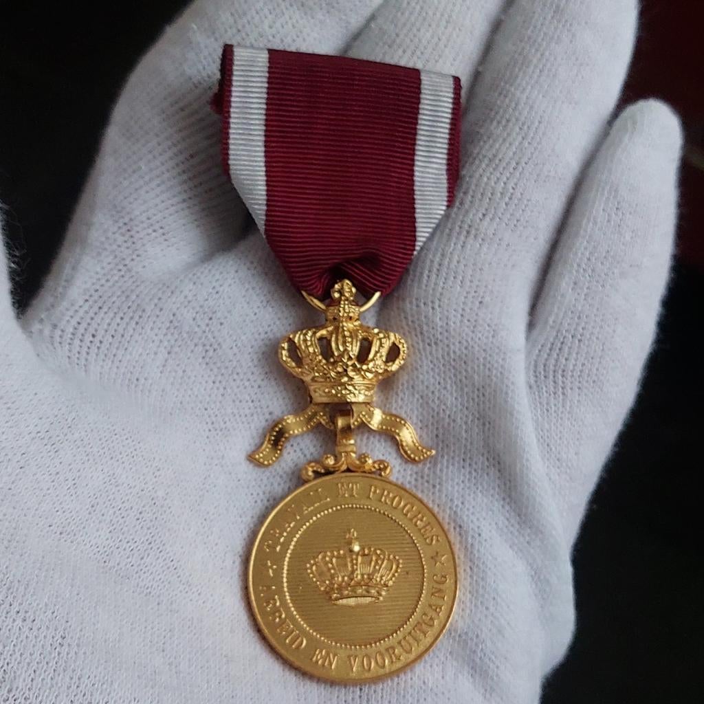 Décoration / Belgique / Medaille d'Or Ordre de la Couronne, Enlèvement ou Envoi, Autres, Emblème ou Badge
