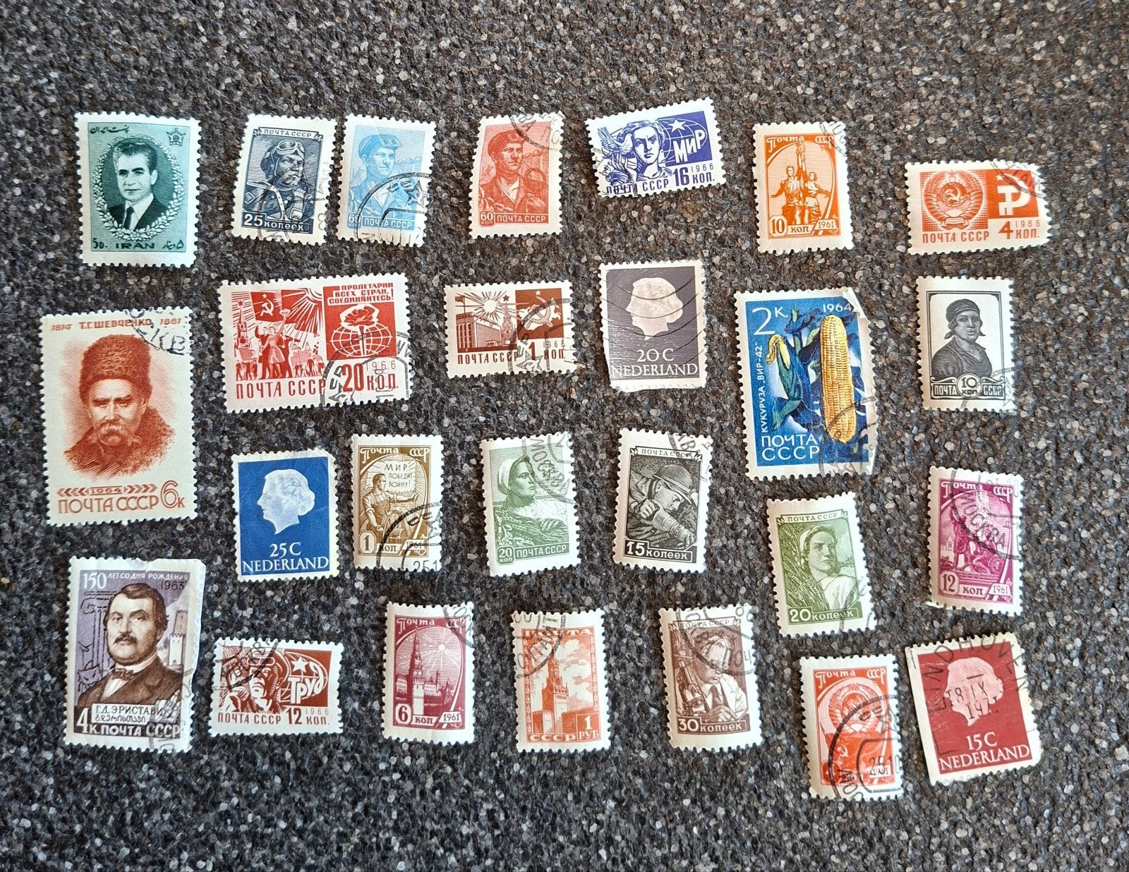 105 postzegels (verschillende landen), Postzegels en Munten, Postzegels | Nederlands-Indië en Nieuw-Guinea, Ophalen