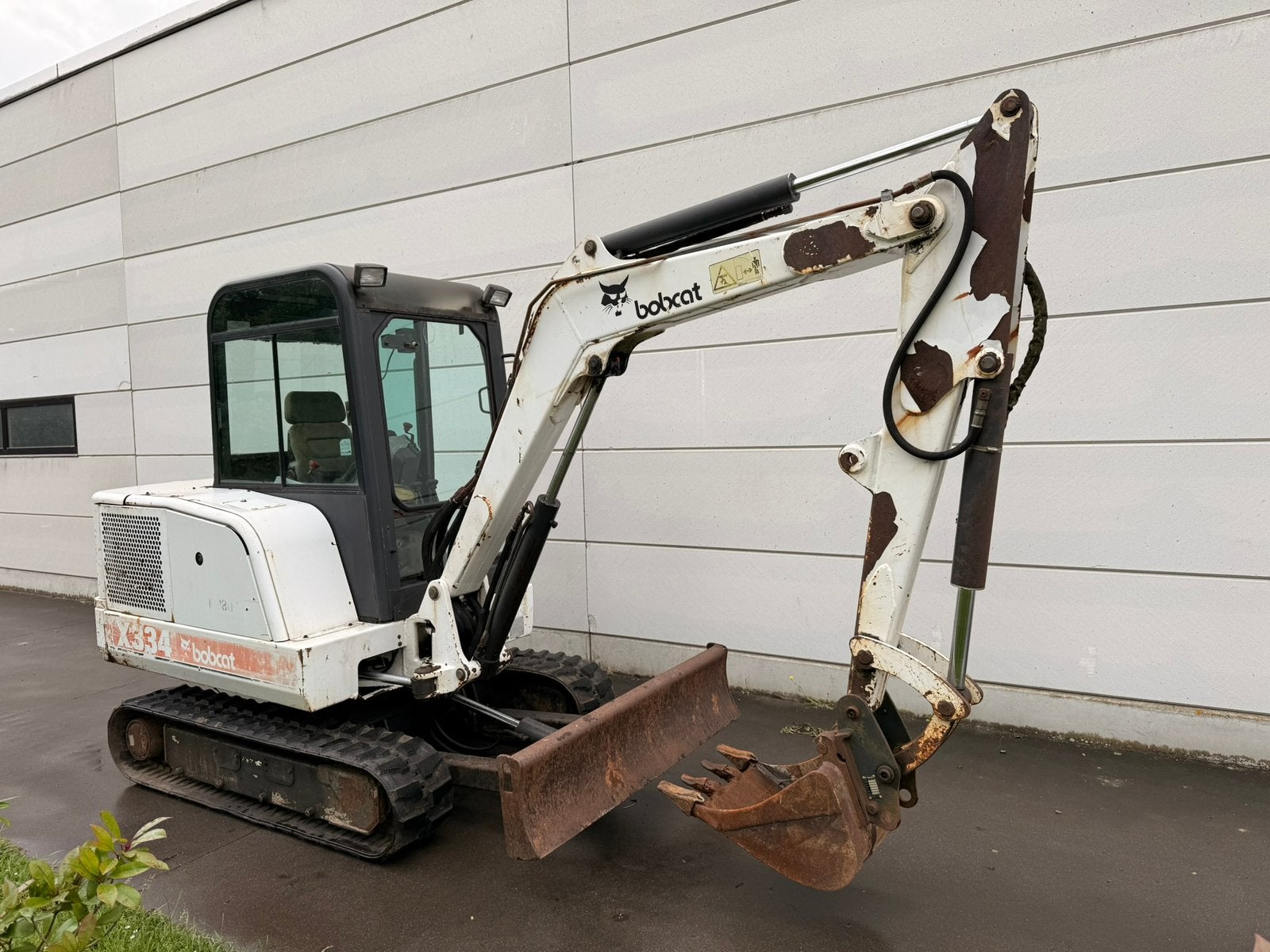 Mini-pelle Bobcat de 3,3 ton avec moteur Kubota 4 cylindres, Articles professionnels, Enlèvement