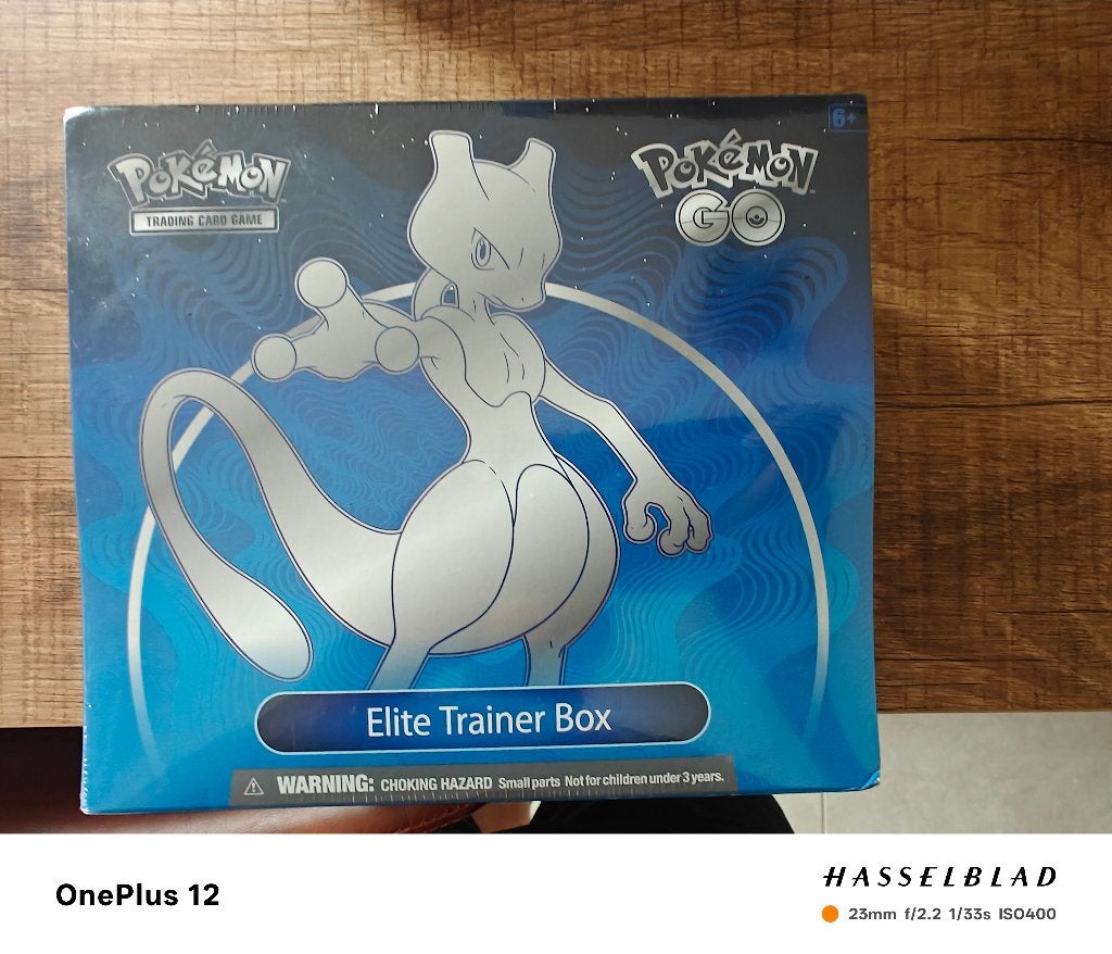Elite trainer box, Hobby en Vrije tijd, Ophalen of Verzenden, Nieuw