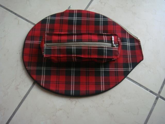 Housse: Raquette tennis " Carreaux rouge" Vintage, Sports & Fitness, Tennis, Comme neuf, Autres types, Autres marques, Envoi