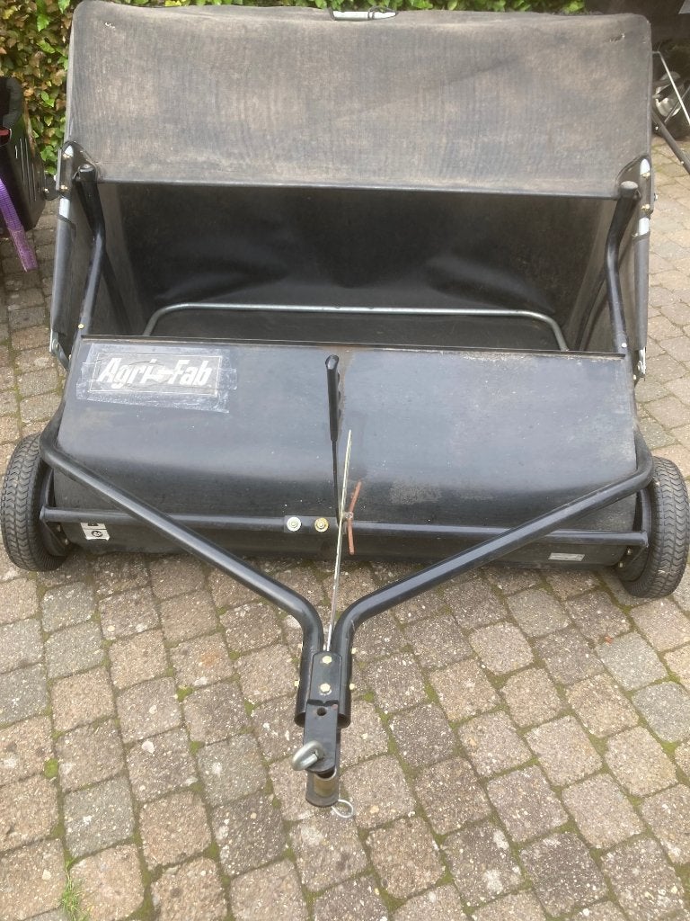 Balayeuse à feuilles (gazon) traînée Agri-Fab (107 cm), Enlèvement, Utilisé, Agri-Fab