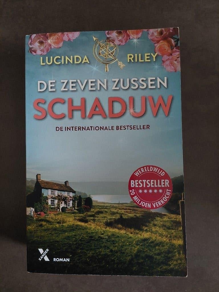 De Zeven Zussen Schaduw(deel 3 uit de reeks De Zeven Zussen), Ophalen of Verzenden, Zo goed als nieuw, Lucinda Riley
