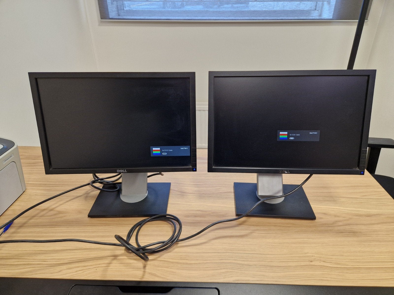 Lot 2 moniteurs Écrans PC 19" DELL P1911b avec hub 2 x USB, Informatique & Logiciels, Autres résolutions, Enlèvement, DVI, Dell