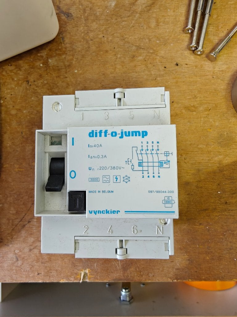 Vynckier Diff-o-jump differentieelschakelaar 4P 40A 300mA, Doe-het-zelf en Bouw, Ophalen of Verzenden, Gebruikt, Overige merken