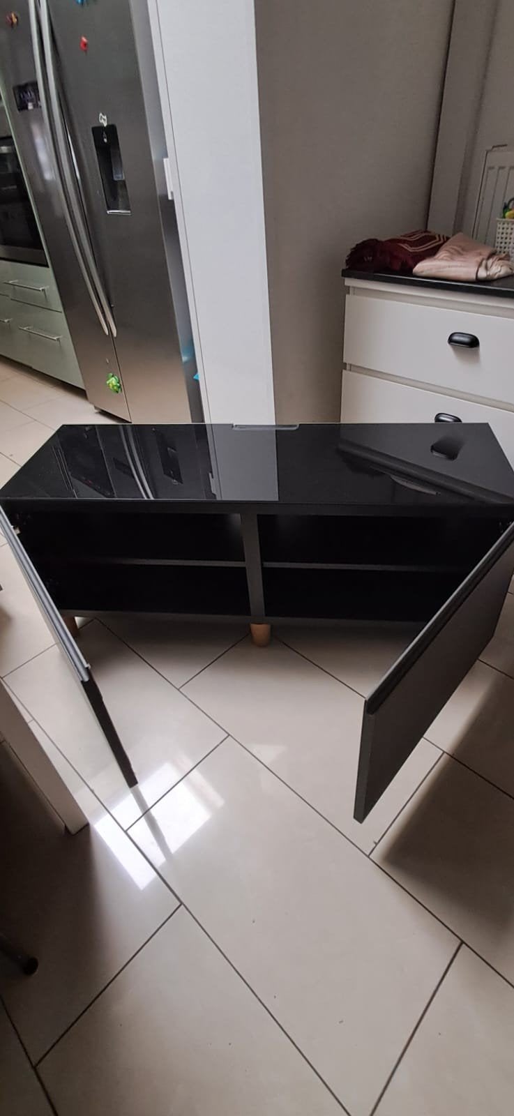 Banc TV Besta, Maison & Meubles, Avec porte(s), 25 à 50 cm, Comme neuf, 100 à 150 cm