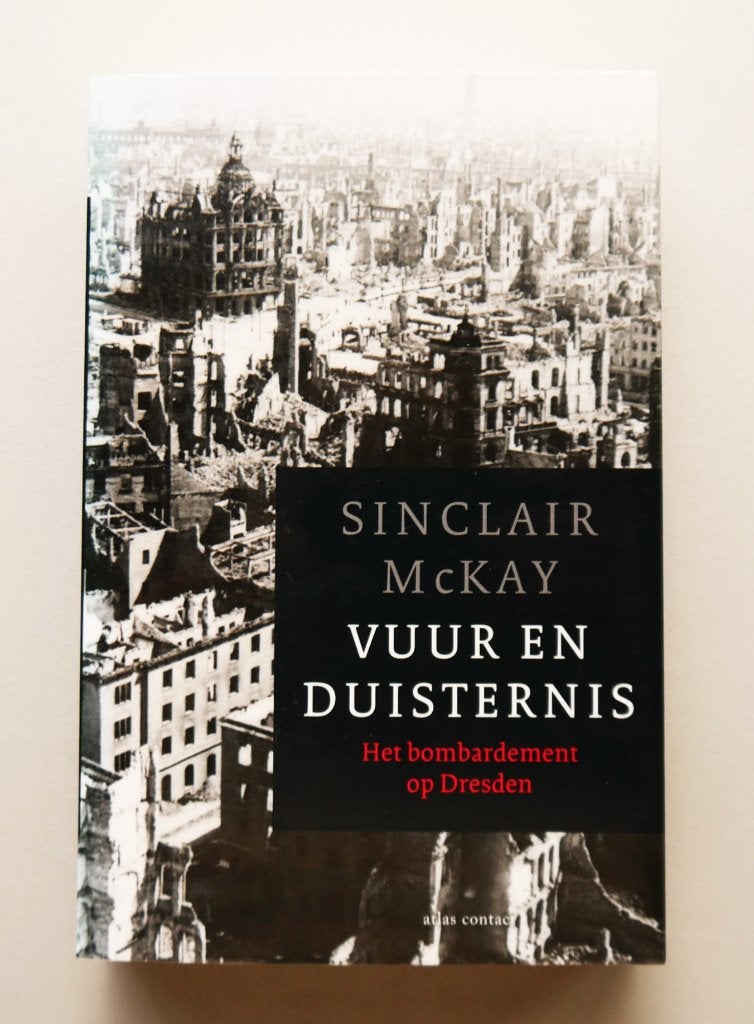 Vuur en duisternis / Het bombardement op Dresden, Boeken, Ophalen of Verzenden, Tweede Wereldoorlog, Nieuw