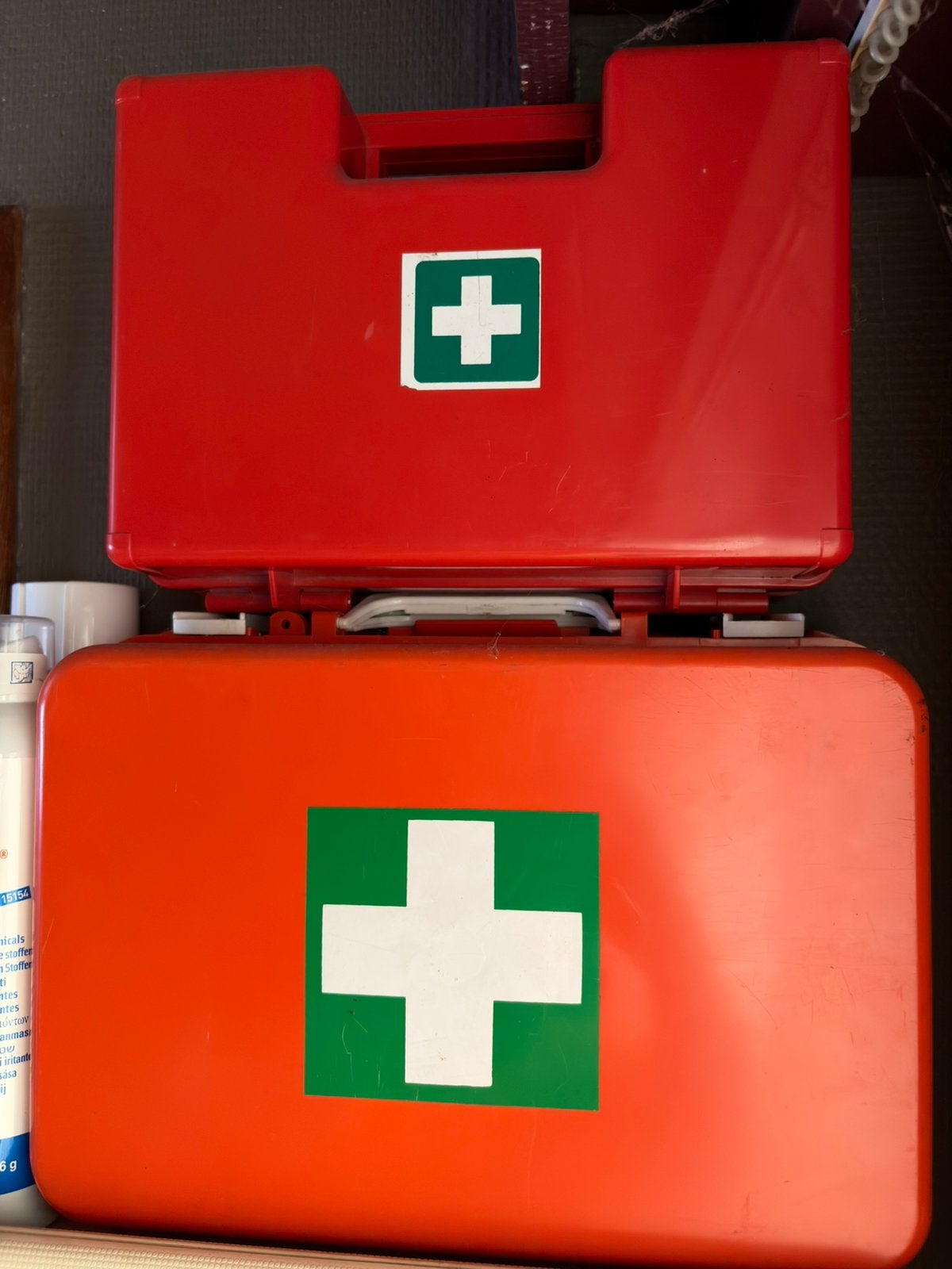 1 grande et 1 petite trousse de premiers secours, Enlèvement ou Envoi, Comme neuf