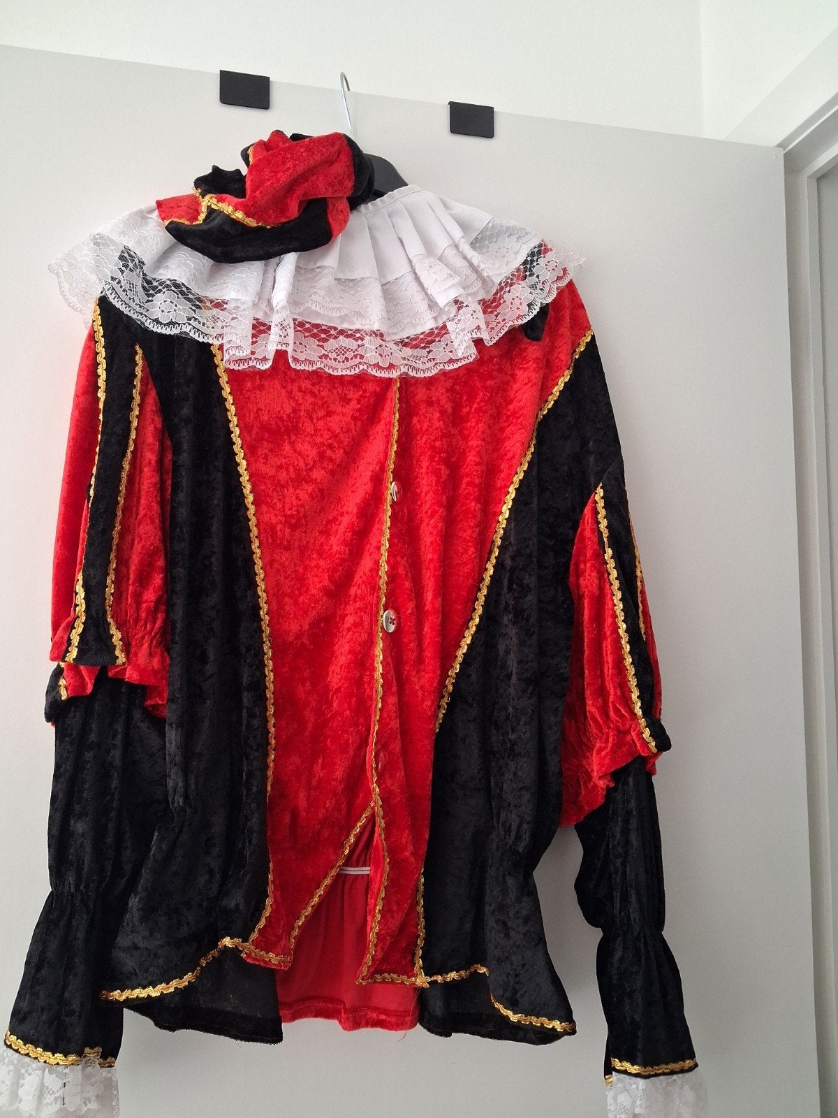 zwarte Piet pak ,maat 54, zwart en rood, Ophalen, Zo goed als nieuw