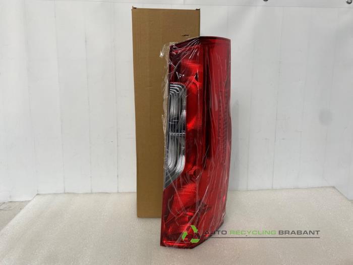 Achterlicht rechts van een Mercedes Sprinter, Auto-onderdelen, Verlichting, -, Nieuw, Ophalen of Verzenden, -