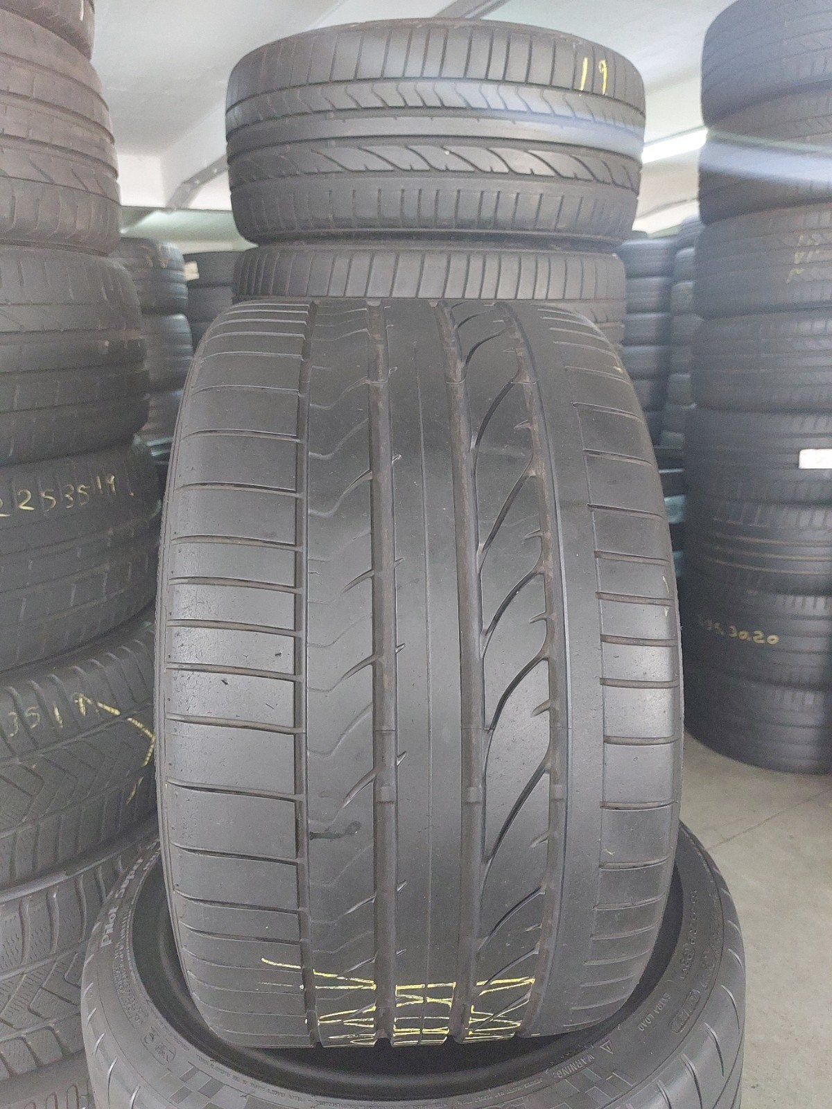 29530r19 295 30 r19 295/30/r19 Bridgestone avec montage, Enlèvement ou Envoi