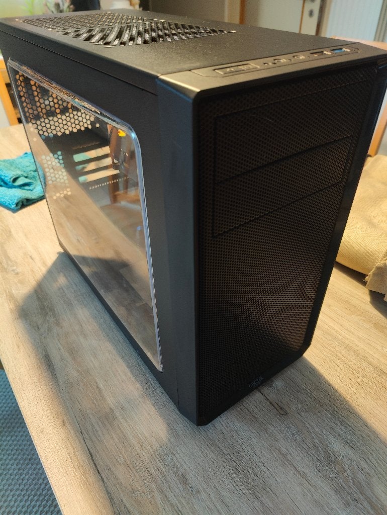 Fractal design gamecomputerbehuizing (+ voeding), Computers en Software, Ophalen of Verzenden, Zo goed als nieuw