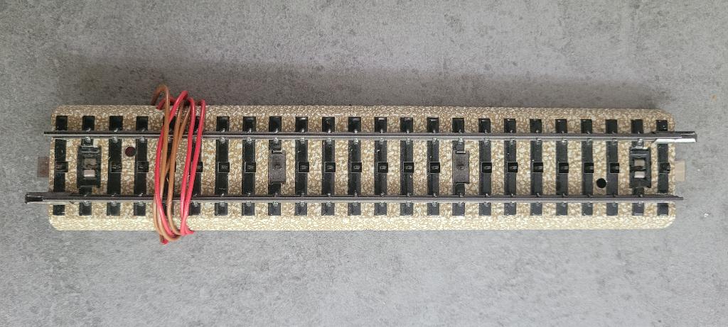 Rails droit 5111 Marklin avec alimentation, Enlèvement ou Envoi, Comme neuf, Rails, Märklin
