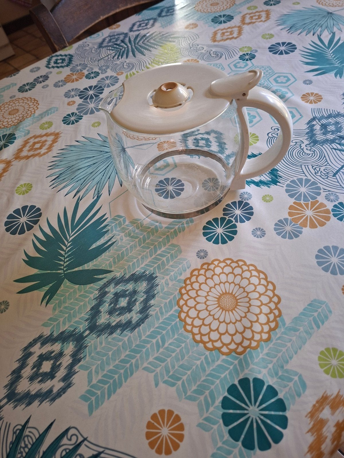 Cruche à café. 14 tasses.