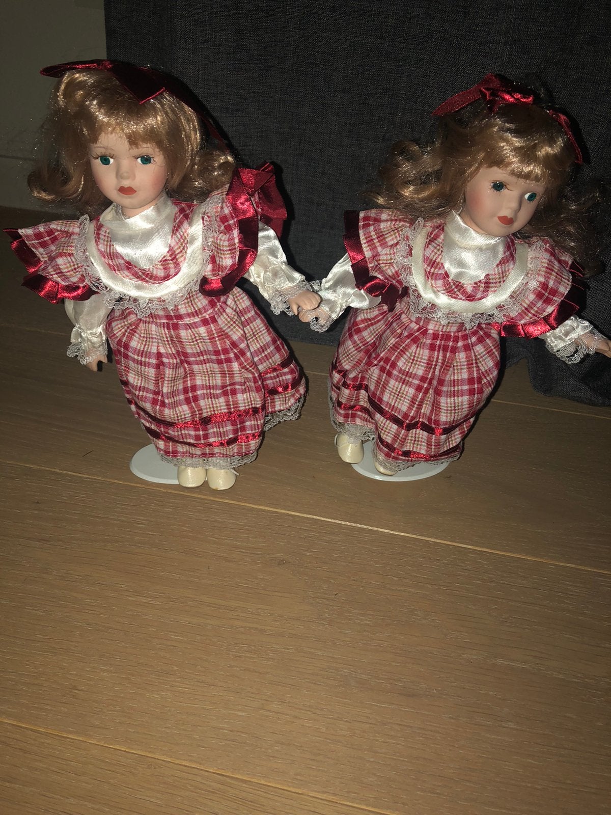 Twee poppen met porseleine hoofd samen 18euro, Ophalen of Verzenden, Zo goed als nieuw