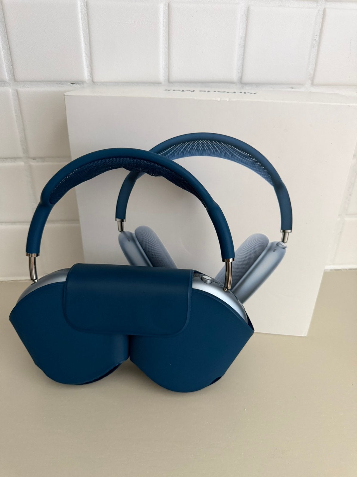 AirPods Max Blauw In uitstekende staat, Comme neuf, Enlèvement, Réglable, Bleu
