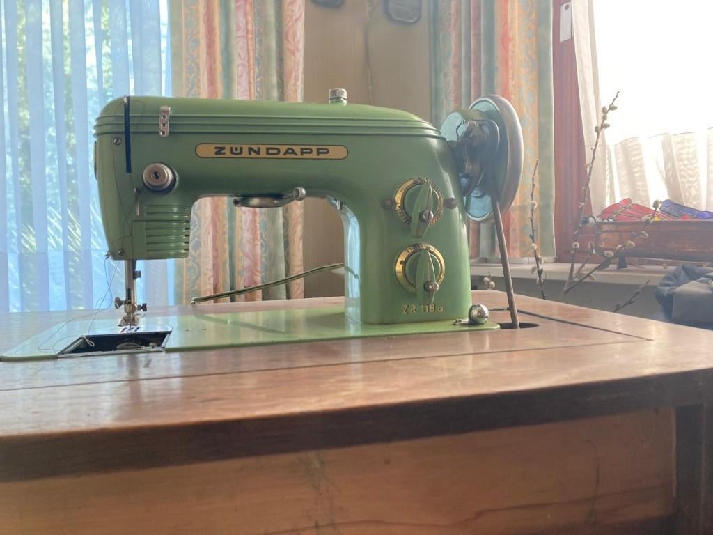Prachtige vintage Zündapp naaimachine met houten meubel, Enlèvement