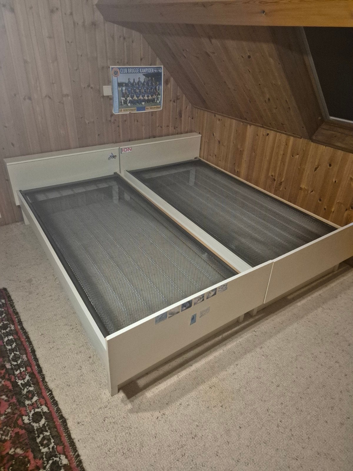 Gratis 2 enkele bedden, Ophalen