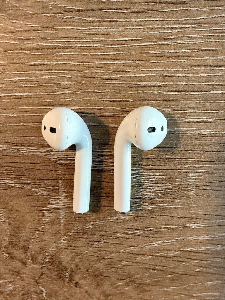 Apple Airpods 1e gen, inclusief oplaadcase en kabel, Gebruikt, In gehoorgang (in-ear), Ophalen of Verzenden, Apple