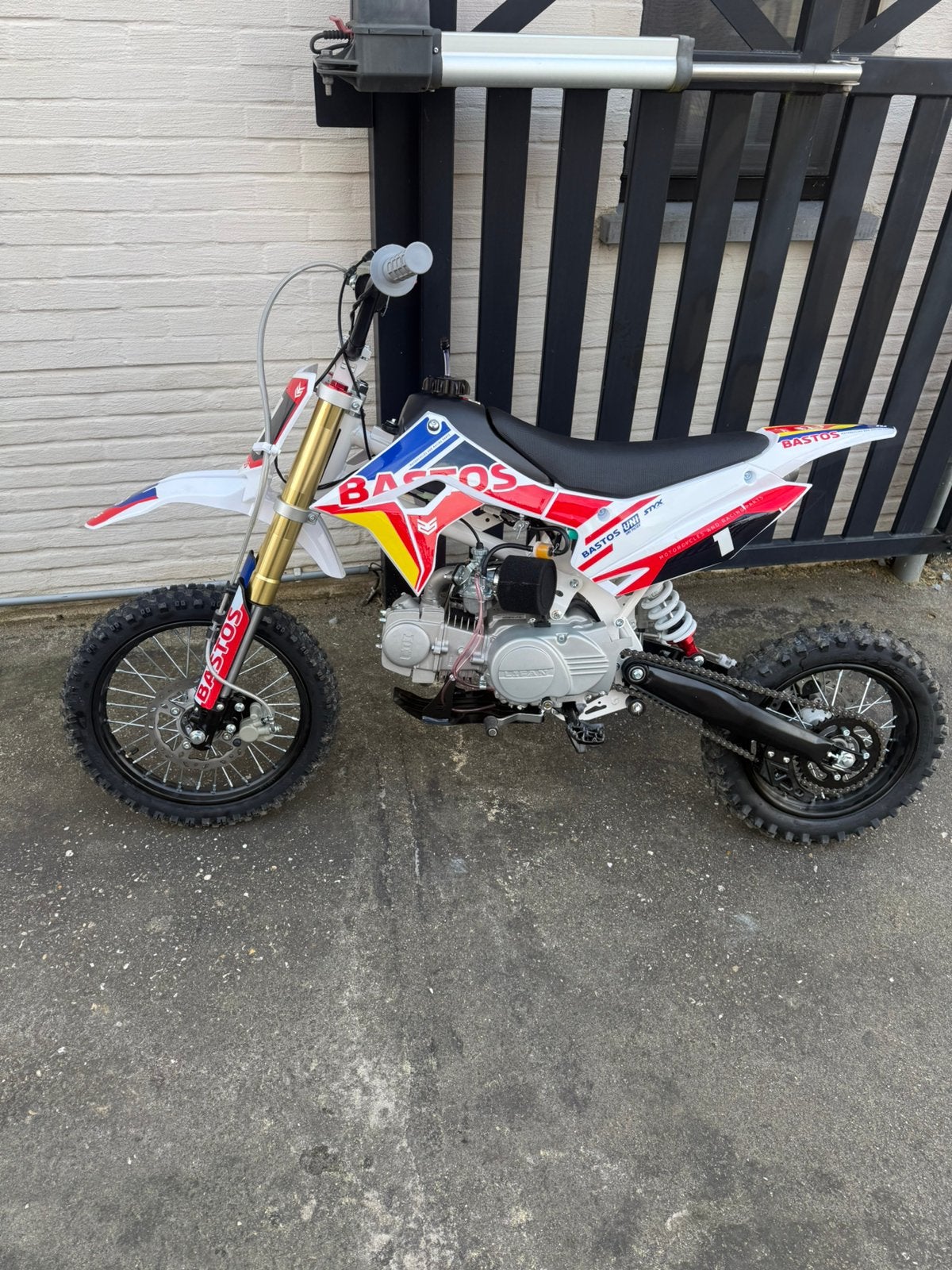 Dirtbike 125 cc semi-automatique comme neuf, Vélos & Vélomoteurs, Dirt Bike, 125 cm³, Comme neuf, Enlèvement