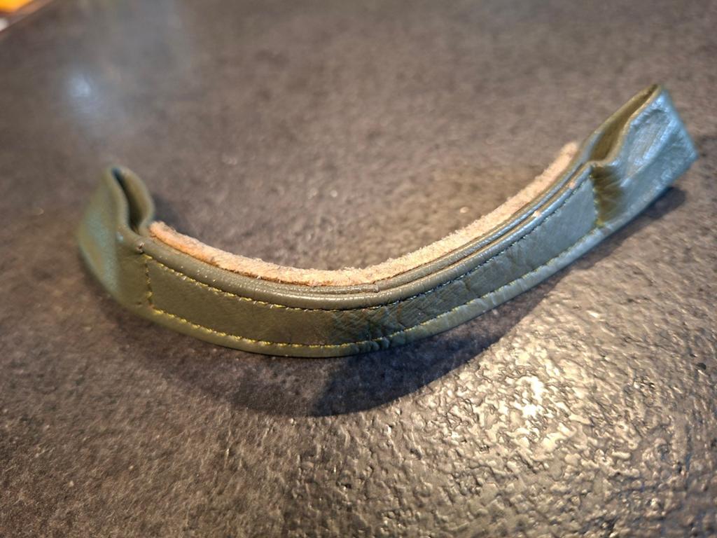 Mentonnière pour casque Para belge, Collections, Enlèvement