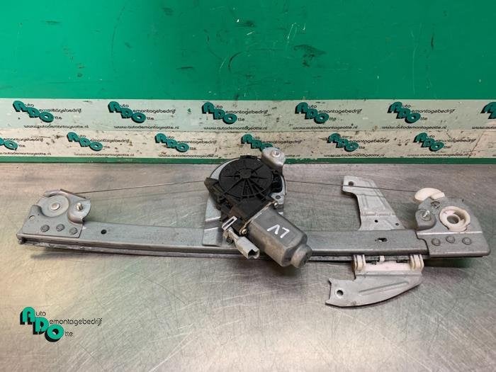 Ruitmechaniek 4Deurs links-voor van een Toyota Aygo (Aygo 05, Gebruikt, -, -, Ophalen of Verzenden