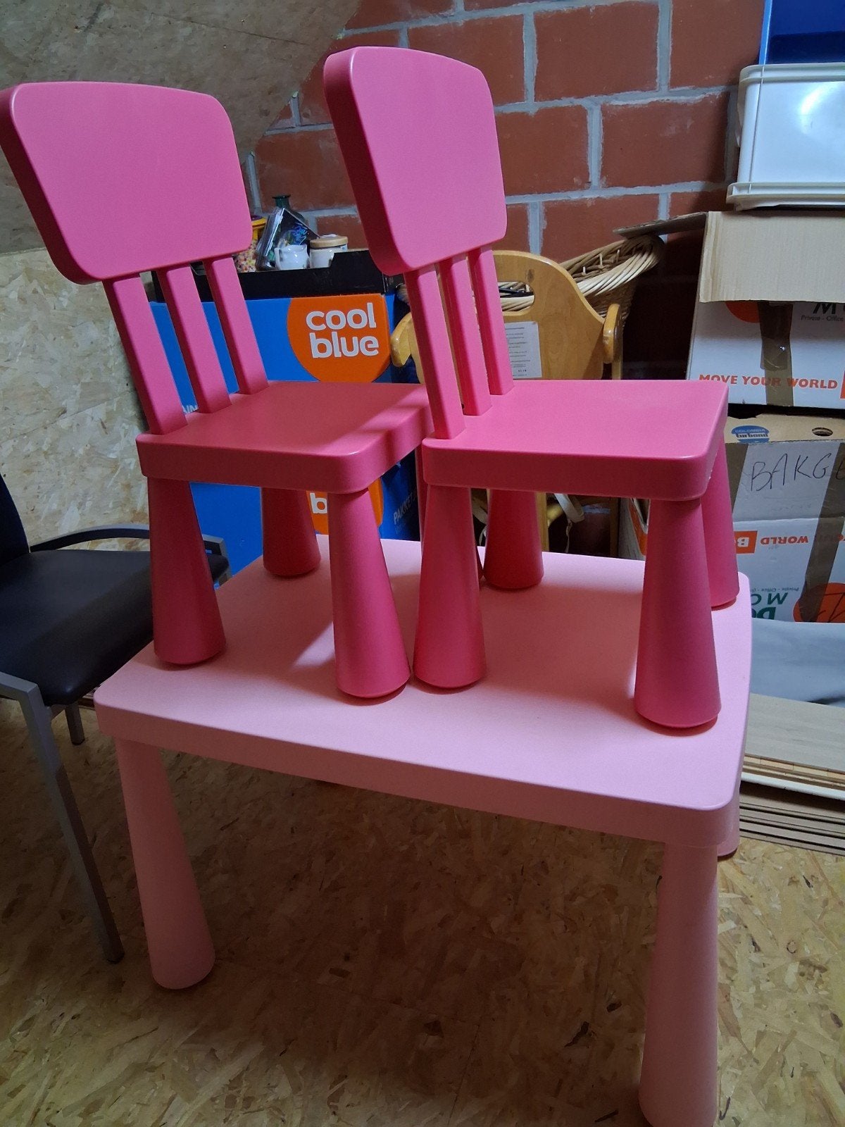 Table et deux chaises IKEA pour enfants, Enlèvement