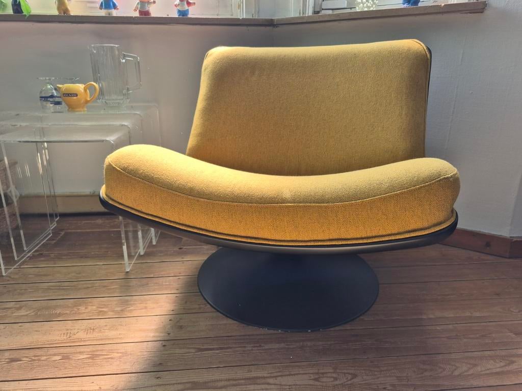 Artifort Lounge Chair model F504 ontworpen door Geoffrey Ha, Ophalen