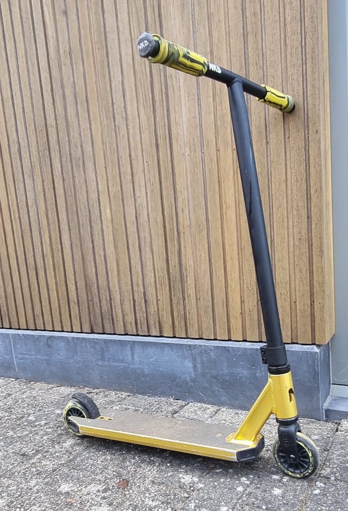 NKD Stuntstep Goud/Zwart – In goede staat!, Fietsen en Brommers, Steps, Ophalen, Gebruikt, Gewone step, NKD